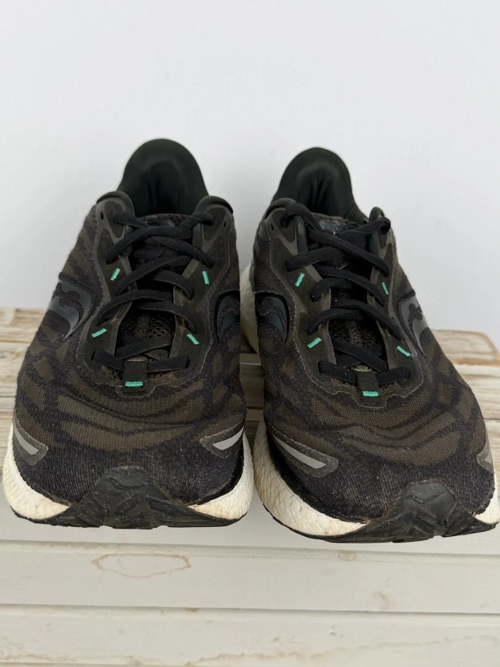 Saucony Triumph 19 running shoes in black an white with subtle teal accents 10.5
